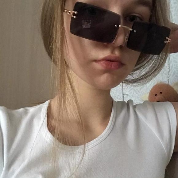 Retro 90's Sunglasses - Picture 8 of 11